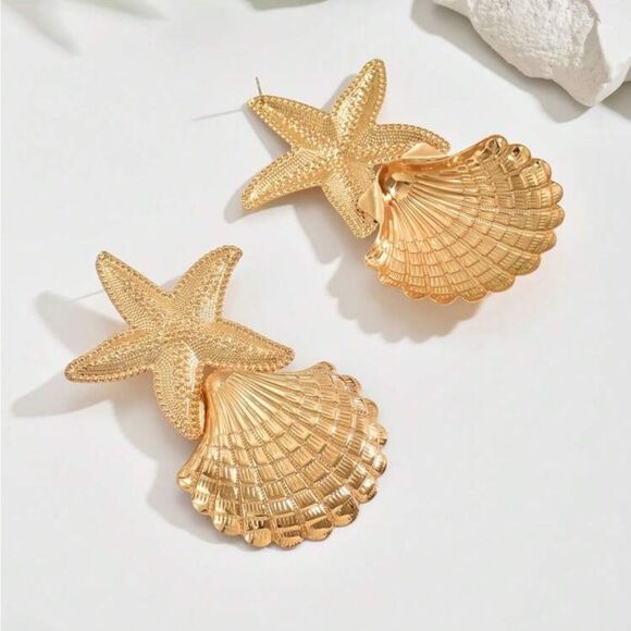 Gold Starfish and Shell earring A1225 - Picture 2 of 5